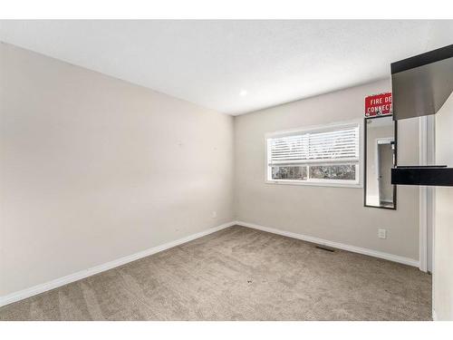 124 4 Avenue Nw, Airdrie, AB - Indoor Photo Showing Other Room