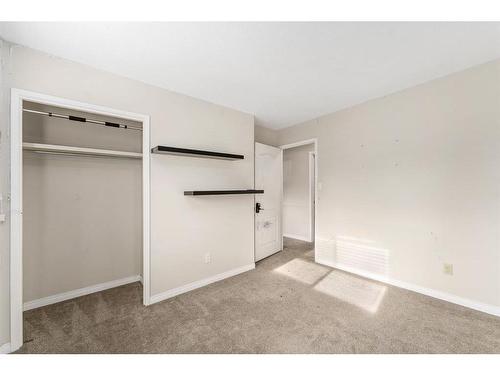 124 4 Avenue Nw, Airdrie, AB - Indoor Photo Showing Other Room