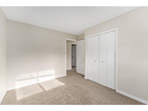 124 4 Avenue Nw, Airdrie, AB - Indoor Photo Showing Other Room