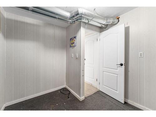 124 4 Avenue Nw, Airdrie, AB - Indoor Photo Showing Other Room