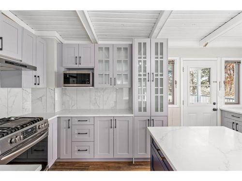 124 4 Avenue Nw, Airdrie, AB - Indoor Photo Showing Kitchen