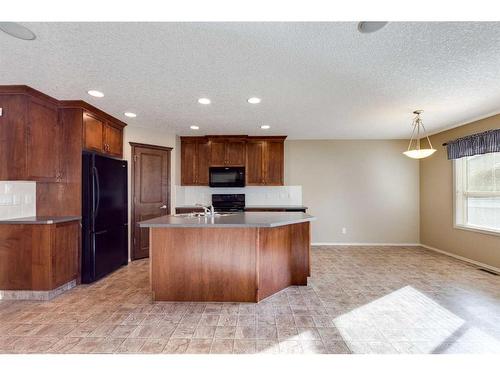 41 Eversyde Close Sw, Calgary, AB - Indoor Photo Showing Kitchen