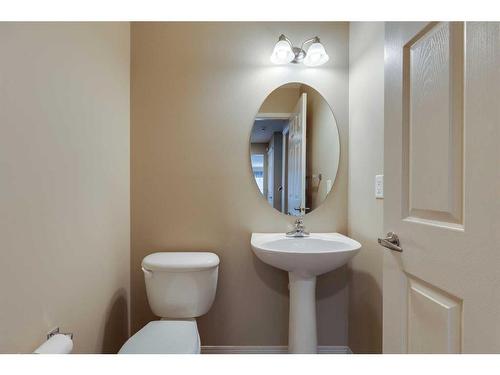 41 Eversyde Close Sw, Calgary, AB - Indoor Photo Showing Bathroom