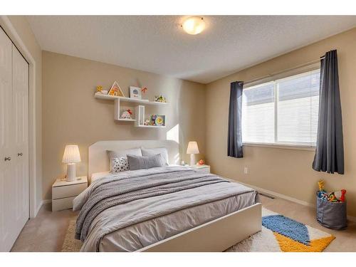 41 Eversyde Close Sw, Calgary, AB - Indoor Photo Showing Bedroom