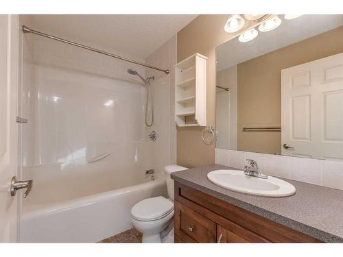 41 Eversyde Close Sw, Calgary, AB - Indoor Photo Showing Bathroom