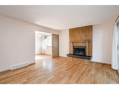 5-1608 16 Avenue Sw, Calgary, AB - Indoor Photo Showing Living Room With Fireplace