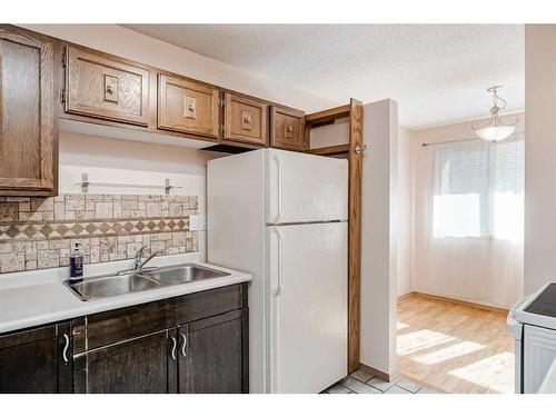 5-1608 16 Avenue Sw, Calgary, AB - Indoor Photo Showing Kitchen With Double Sink