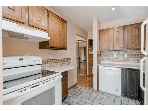 5-1608 16 Avenue Sw, Calgary, AB - Indoor Photo Showing Kitchen