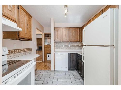 5-1608 16 Avenue Sw, Calgary, AB - Indoor Photo Showing Kitchen