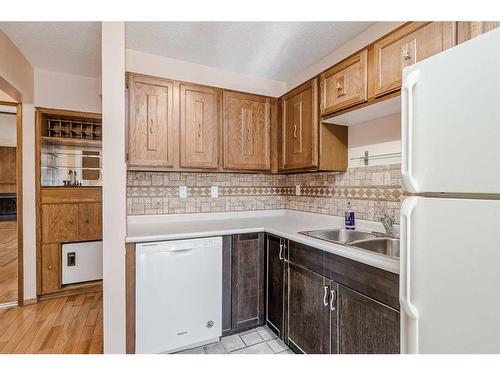 5-1608 16 Avenue Sw, Calgary, AB - Indoor Photo Showing Kitchen With Double Sink