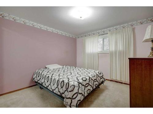 9628 Alcott Road Se, Calgary, AB - Indoor Photo Showing Bedroom