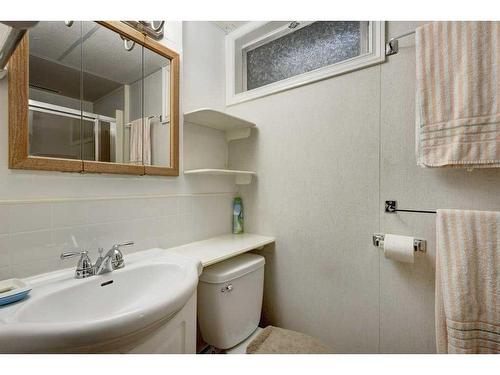 9628 Alcott Road Se, Calgary, AB - Indoor Photo Showing Bathroom