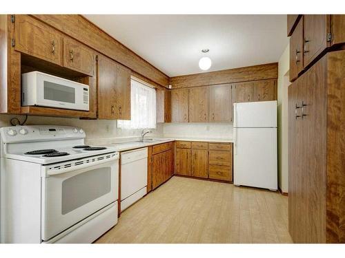 9628 Alcott Road Se, Calgary, AB - Indoor Photo Showing Kitchen