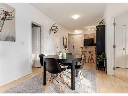 323-1800 14A Street Sw, Calgary, AB - Indoor Photo Showing Dining Room