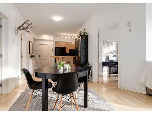 323-1800 14A Street Sw, Calgary, AB - Indoor Photo Showing Dining Room