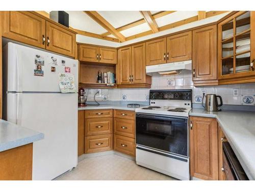 204 Grizzly Street, Banff, AB - Indoor Photo Showing Kitchen