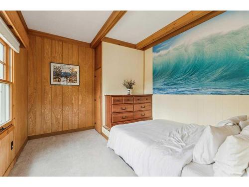 204 Grizzly Street, Banff, AB - Indoor Photo Showing Bedroom