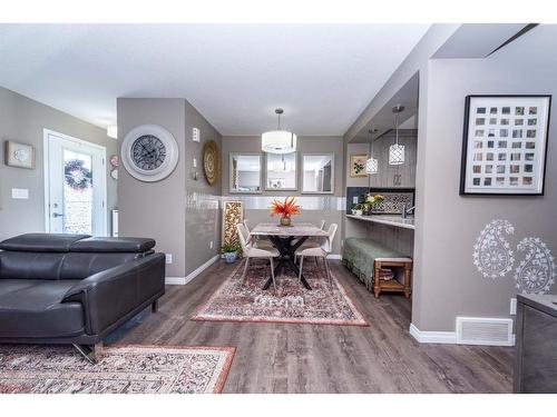 1152 140 Avenue Nw, Calgary, AB - Indoor Photo Showing Living Room