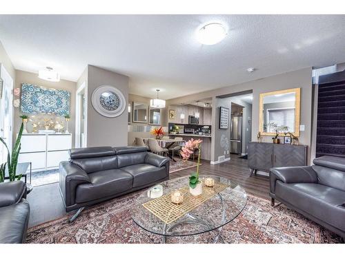 1152 140 Avenue Nw, Calgary, AB - Indoor Photo Showing Living Room