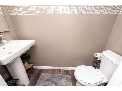 1152 140 Avenue Nw, Calgary, AB - Indoor Photo Showing Bathroom