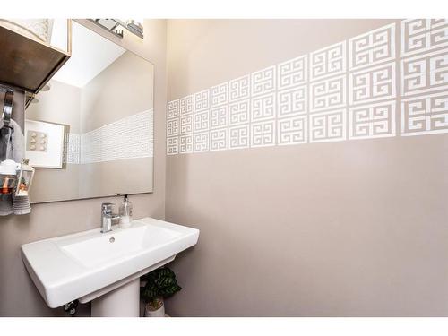 1152 140 Avenue Nw, Calgary, AB - Indoor Photo Showing Bathroom