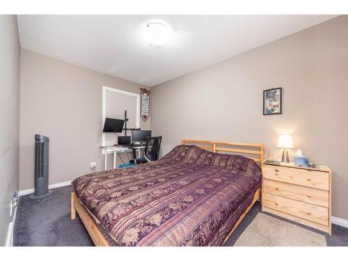 1152 140 Avenue Nw, Calgary, AB - Indoor Photo Showing Bedroom