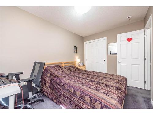 1152 140 Avenue Nw, Calgary, AB - Indoor Photo Showing Bedroom