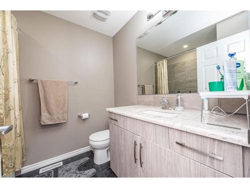 1152 140 Avenue Nw, Calgary, AB - Indoor Photo Showing Bathroom