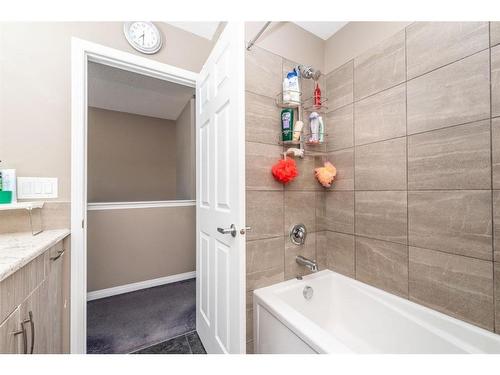 1152 140 Avenue Nw, Calgary, AB - Indoor Photo Showing Bathroom