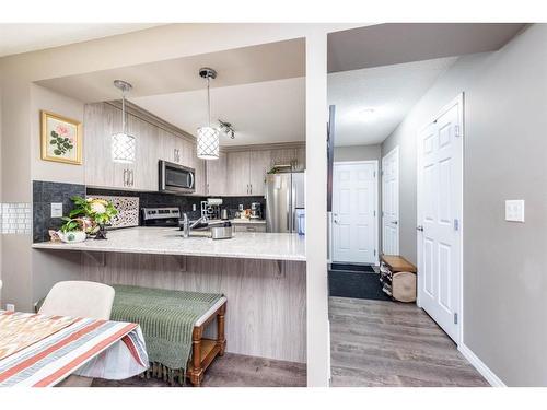 1152 140 Avenue Nw, Calgary, AB - Indoor Photo Showing Kitchen