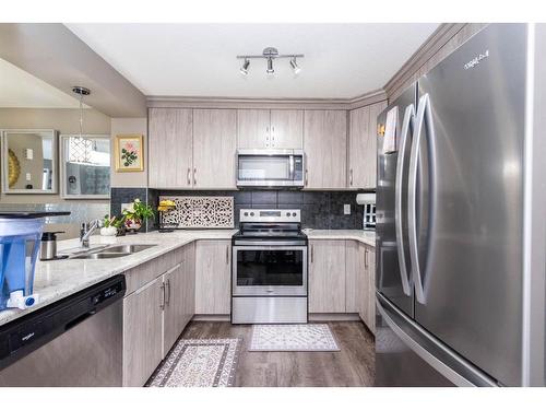 1152 140 Avenue Nw, Calgary, AB - Indoor Photo Showing Kitchen With Double Sink