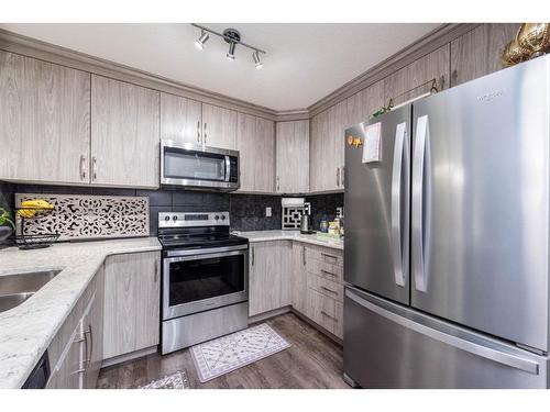 1152 140 Avenue Nw, Calgary, AB - Indoor Photo Showing Kitchen