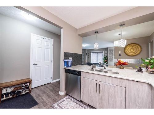 1152 140 Avenue Nw, Calgary, AB - Indoor Photo Showing Kitchen With Double Sink