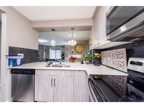 1152 140 Avenue Nw, Calgary, AB - Indoor Photo Showing Kitchen With Double Sink