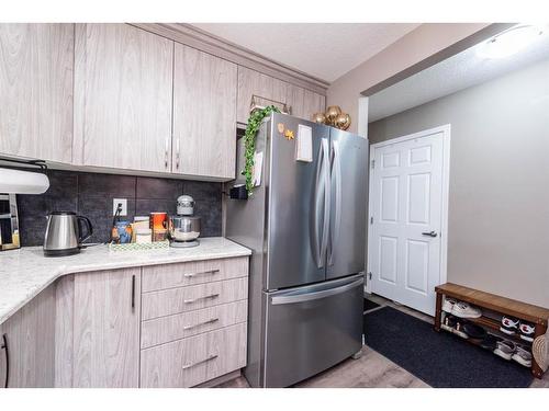 1152 140 Avenue Nw, Calgary, AB - Indoor Photo Showing Kitchen