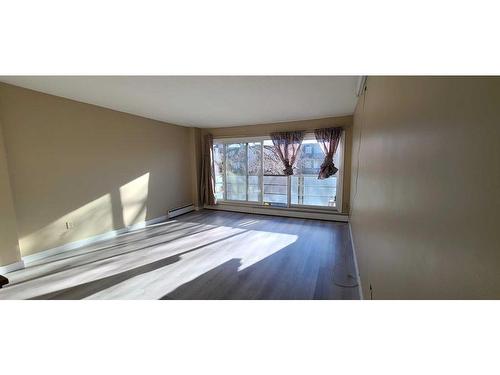 302-1524 15 Avenue Sw, Calgary, AB - Indoor Photo Showing Other Room