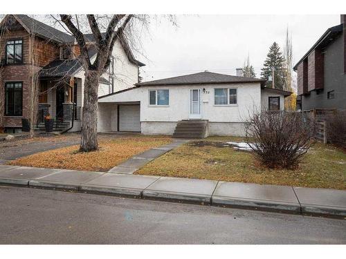 732 33A Street Nw, Calgary, AB - Outdoor With Facade