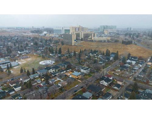 732 33A Street Nw, Calgary, AB - Outdoor With View