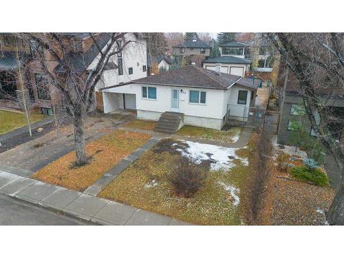 732 33A Street Nw, Calgary, AB - Outdoor With Facade