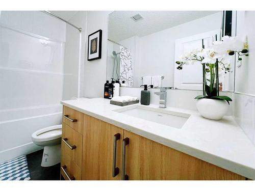 120-80 Carrington Plaza Nw, Calgary, AB - Indoor Photo Showing Bathroom