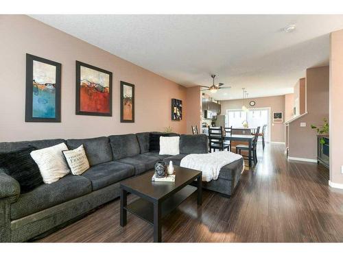 140 Copperpond Villas Se, Calgary, AB - Indoor Photo Showing Living Room