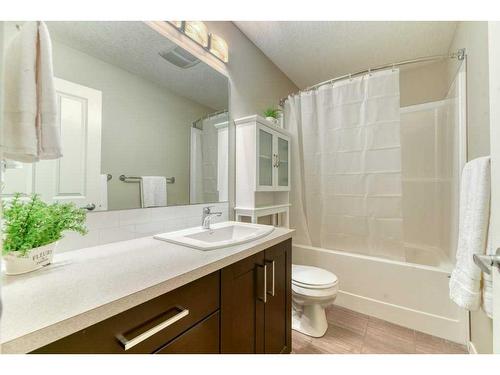 140 Copperpond Villas Se, Calgary, AB - Indoor Photo Showing Bathroom