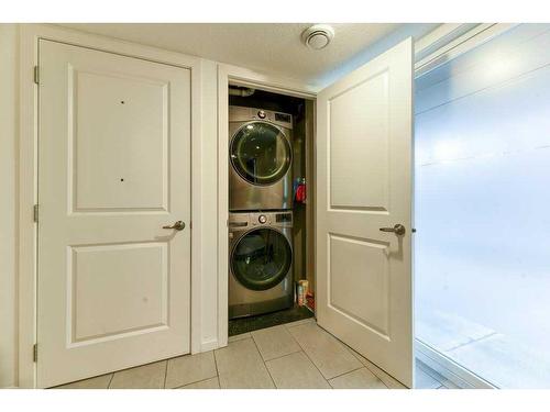 140 Copperpond Villas Se, Calgary, AB - Indoor Photo Showing Laundry Room