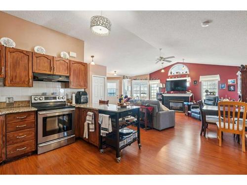 23-12 Woodside Rise Nw, Airdrie, AB - Indoor Photo Showing Kitchen