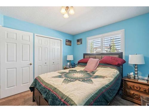 23-12 Woodside Rise Nw, Airdrie, AB - Indoor Photo Showing Bedroom