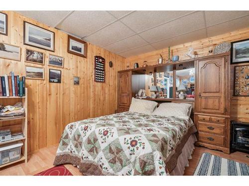 23-12 Woodside Rise Nw, Airdrie, AB - Indoor Photo Showing Bedroom