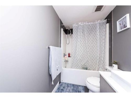 3203-302 Skyview Ranch Drive Ne, Calgary, AB - Indoor Photo Showing Bathroom