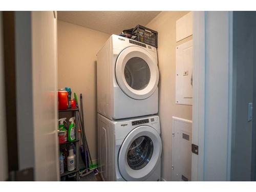 212-30 Shawnee Common Sw, Calgary, AB - Indoor Photo Showing Laundry Room