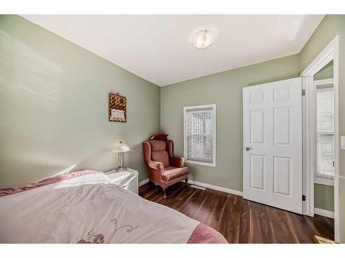 617 1 Avenue Ne, Calgary, AB - Indoor Photo Showing Bedroom