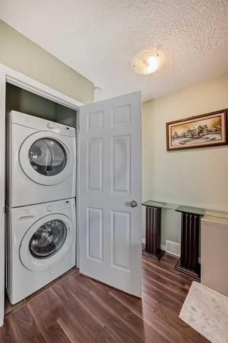 617 1 Avenue Ne, Calgary, AB - Indoor Photo Showing Laundry Room